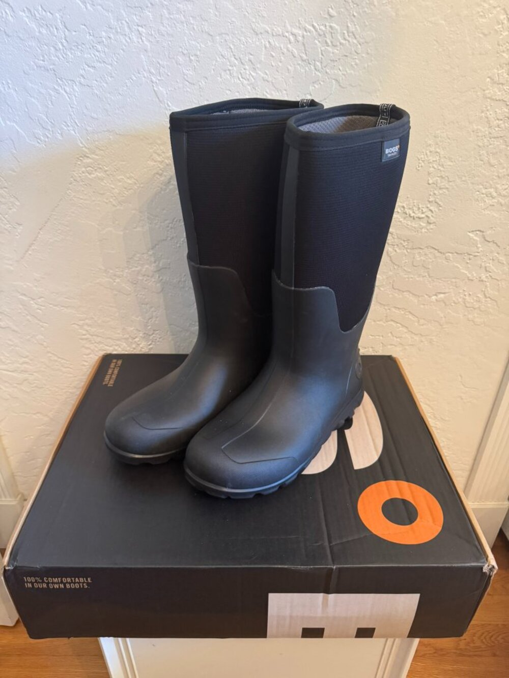 BOGS MEN'S CLASS SEAMLESS SIZE 10 BLACK BOOT TALL 17" WATERPROOF/INSULATED MUCK